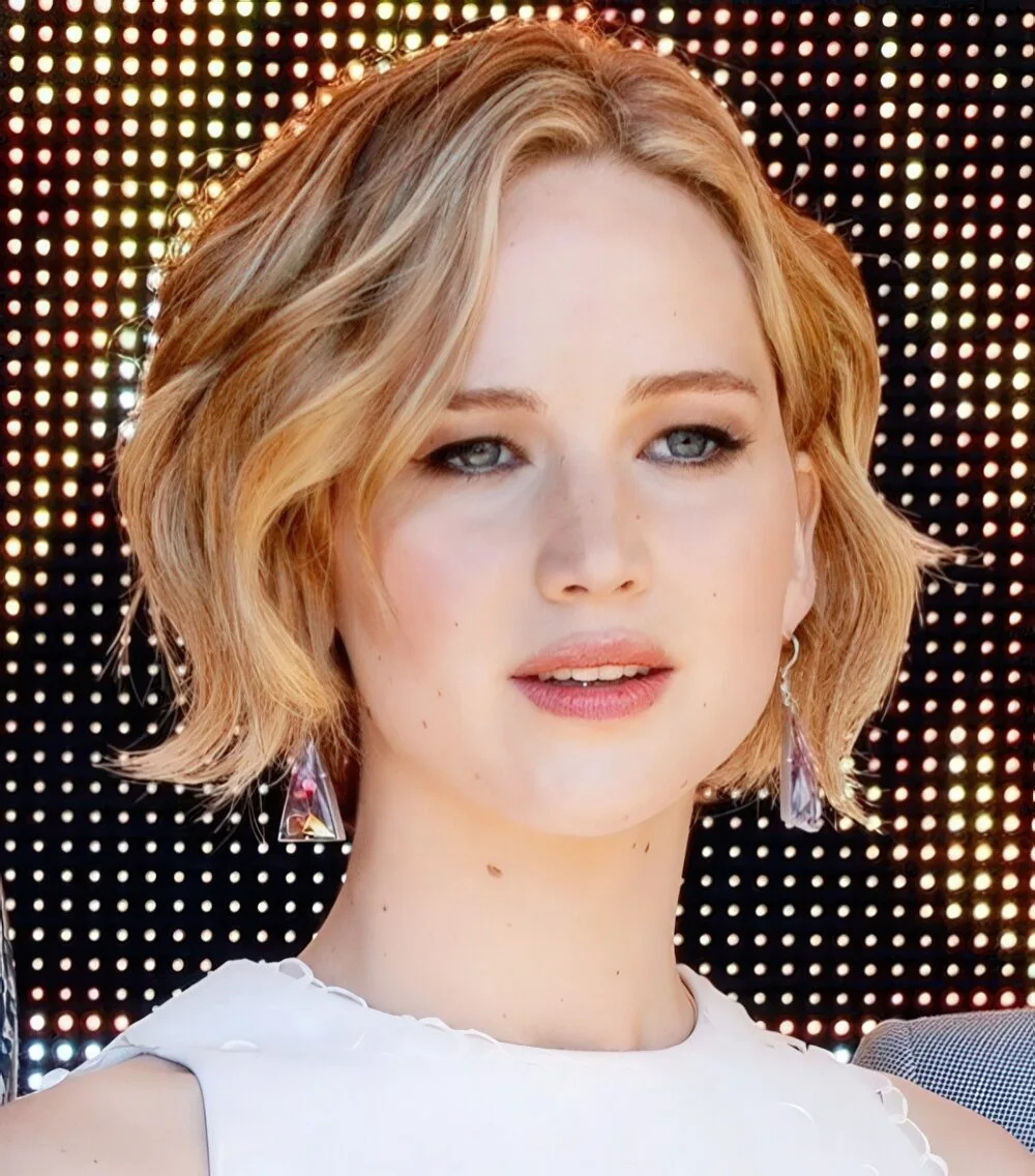 Soft copper chin-length bob with side-swept fringe.