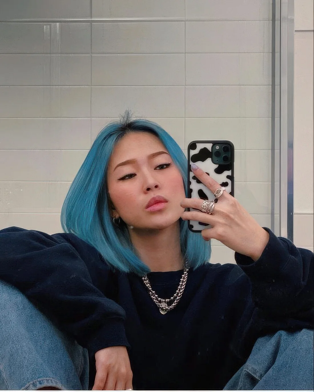Blue to turquoise straight long bob with center part.