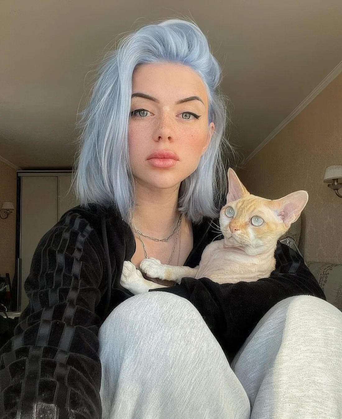 Photo showing blue pastel hairstyle, with the hairstyle clearly visible.