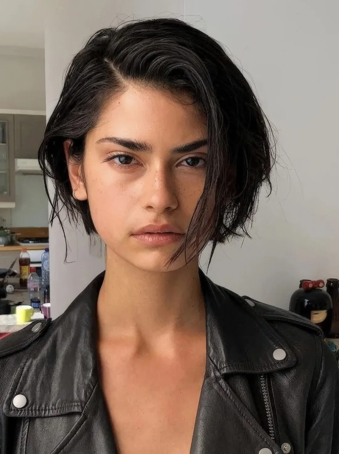 Hannah Kleit wears her ’90s bob tousled, side parted and effortless-leave it to a model to give you the ultimate model off duty look.