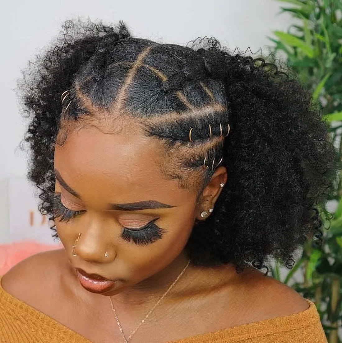 Photo showing for this look, the hair, with the hairstyle clearly visible.
