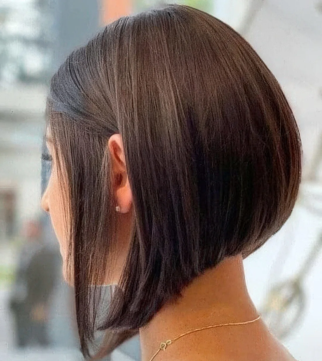 Line volumetric bob in a brunette shade.