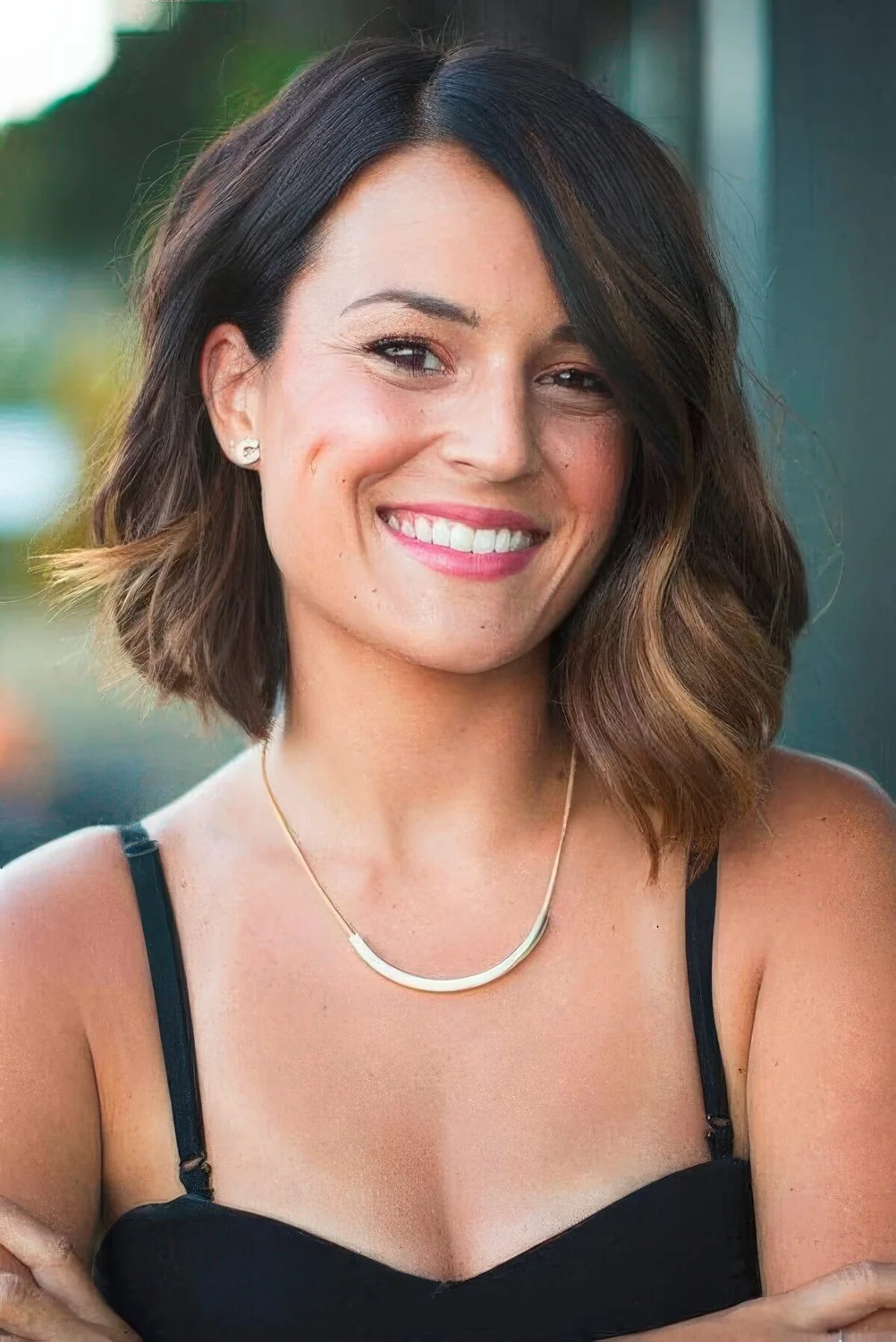 Photo showing wavy bob hairstyle, with the hairstyle clearly visible.