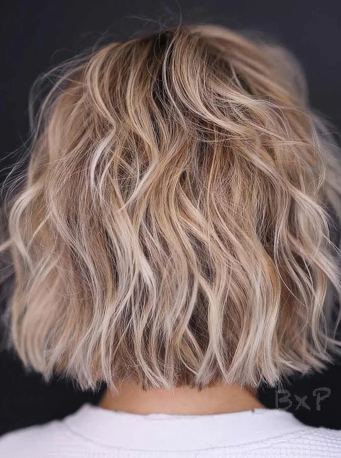 Blonde balayage hairstyle idea for summer.