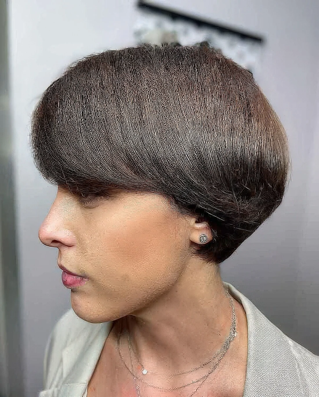 Ear-length bixie cut for thick hair to break free from the weight of your thick hair.