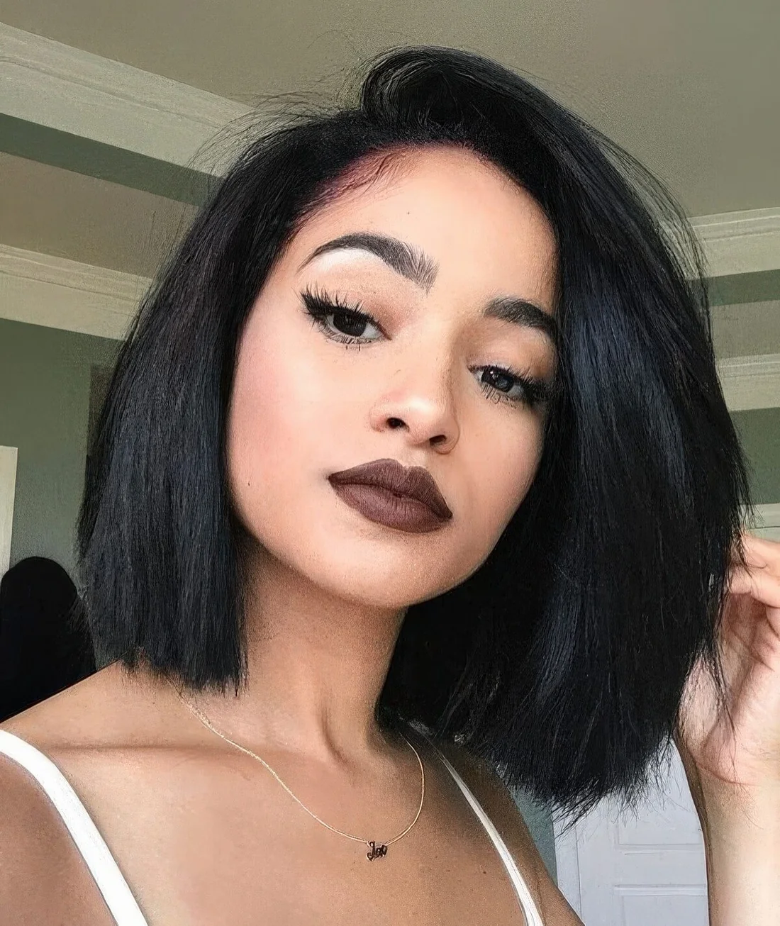 Black voluminous bob with side part.