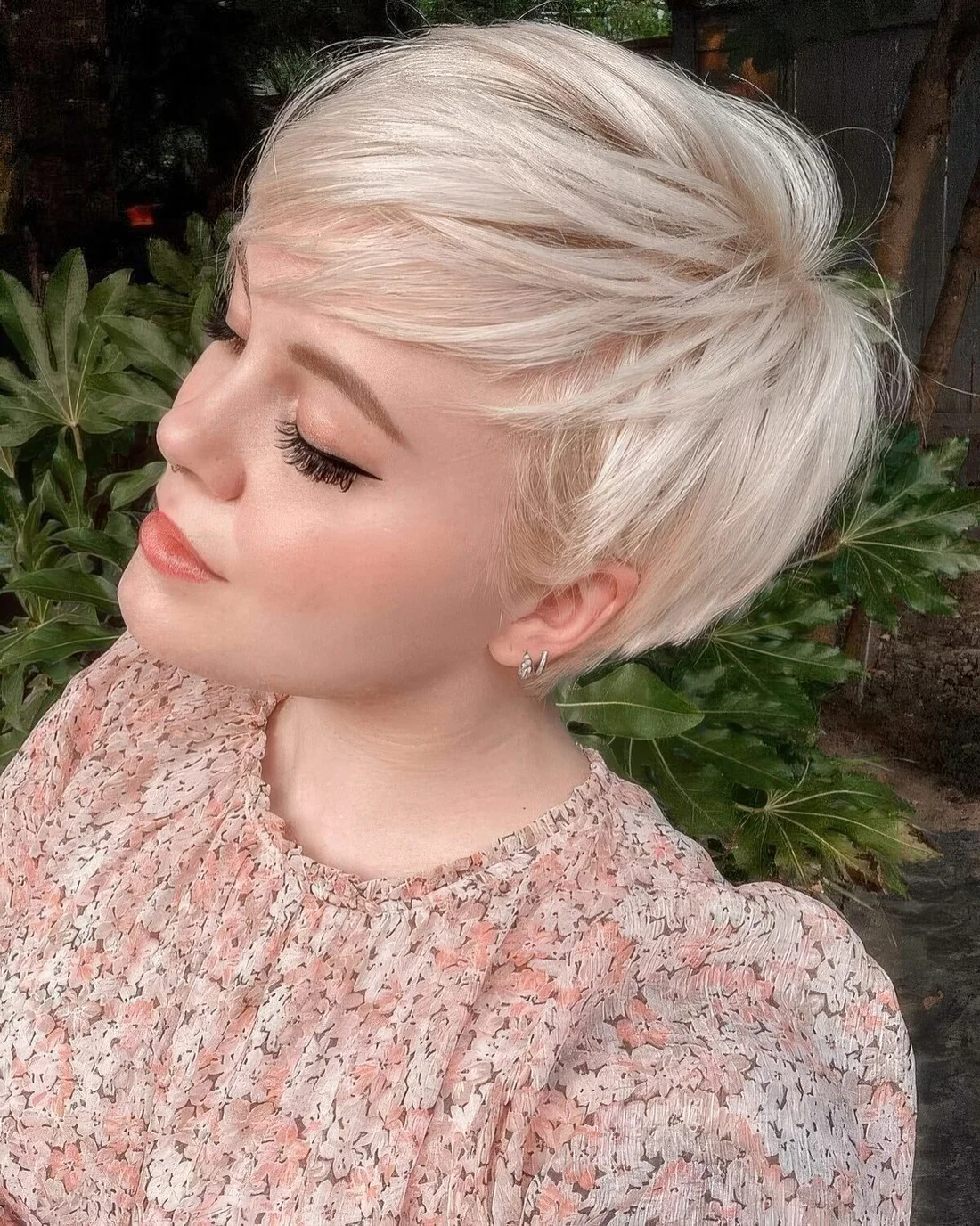 Photo showing icy blonde short hairstyle, with the hairstyle clearly visible.