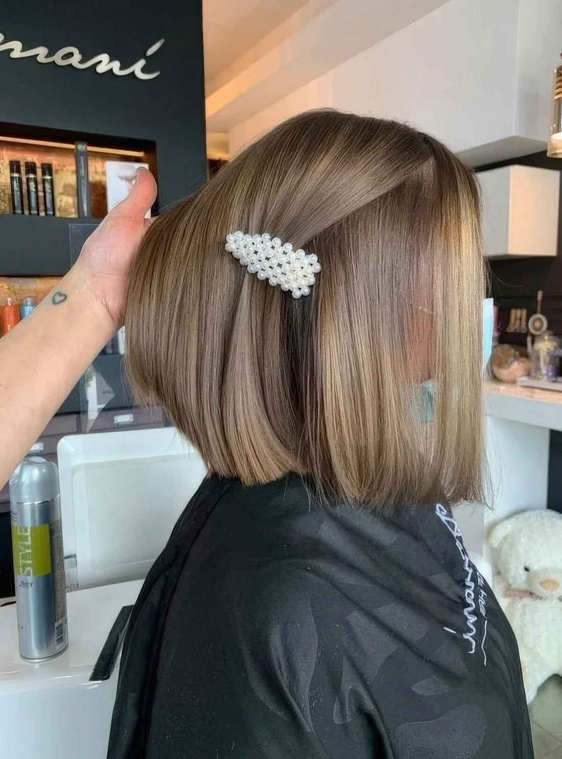 Chic bronde long straight bob with a bit of blonde highlights.