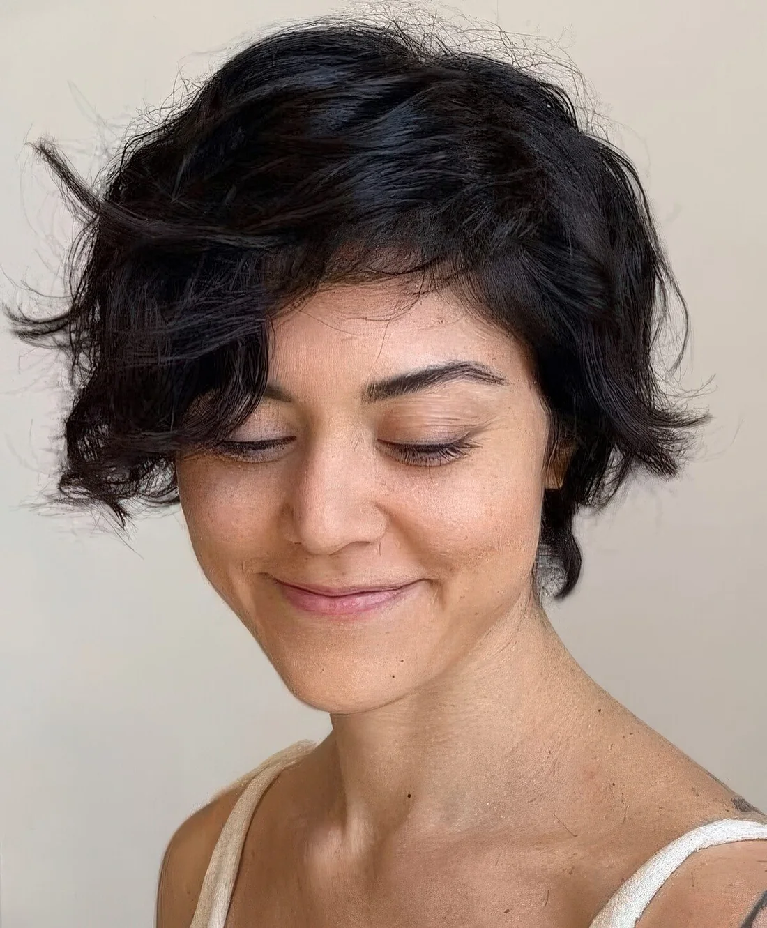 Bixie haircut on black wavy hair and textured ends.