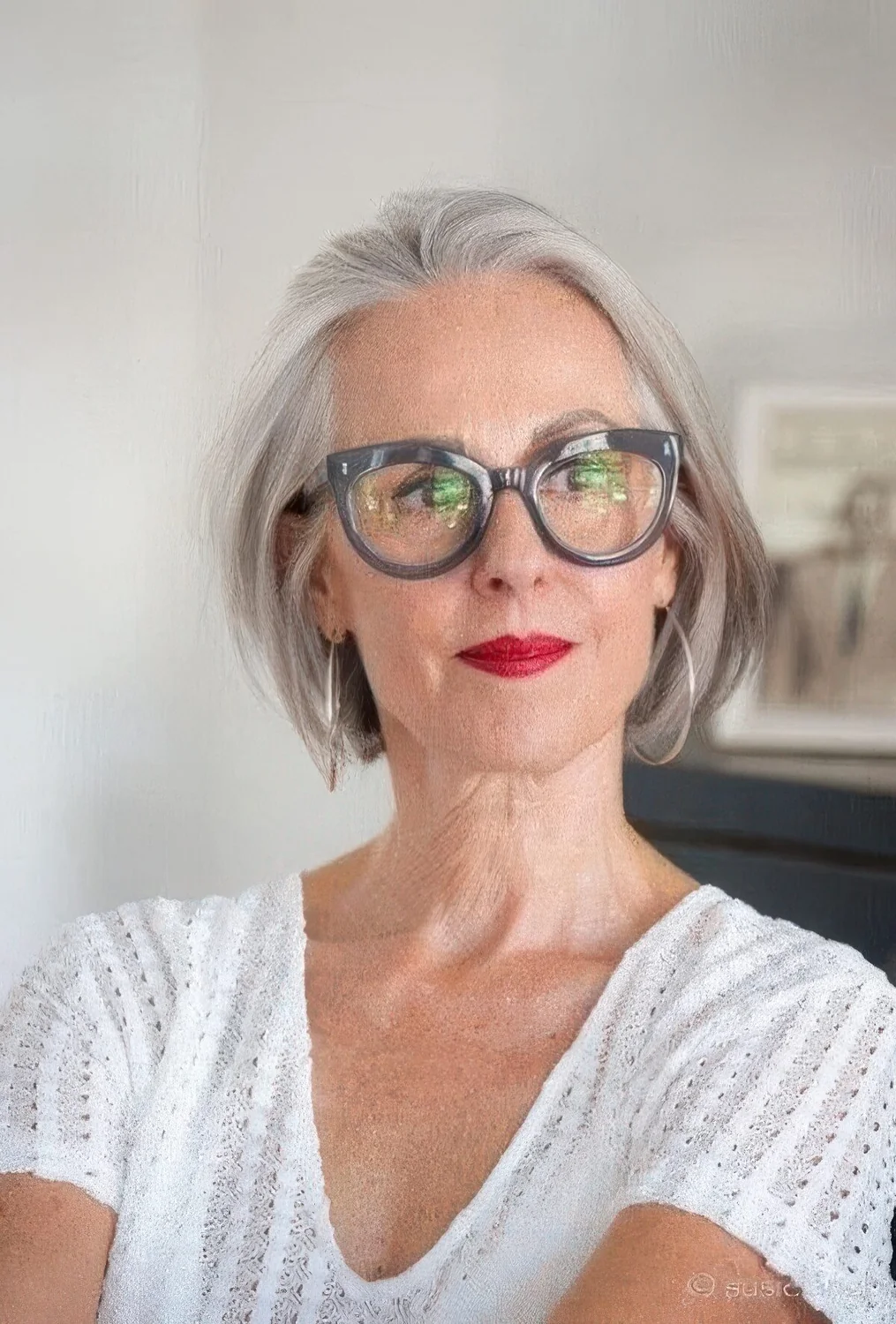 Photo showing fully grey chin-length bob, with the hairstyle clearly visible.