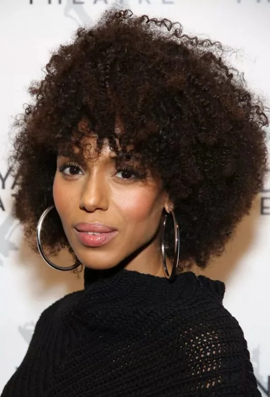 Kerry Washington's micro curls look so good with bangs, this.