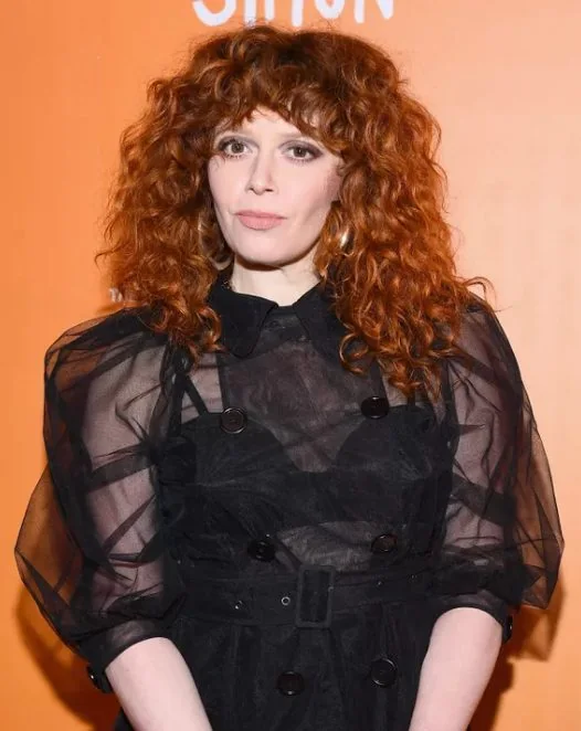 Photo showing natasha Lyonne, with the hairstyle clearly visible.
