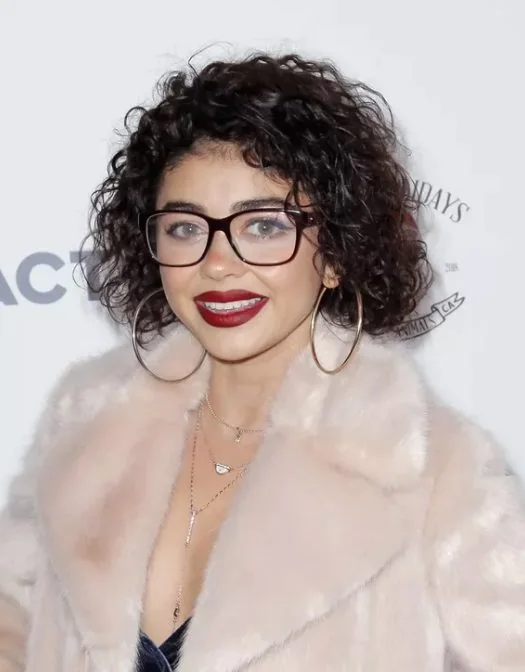 Short, choppy layers like Sarah Hyland has here.