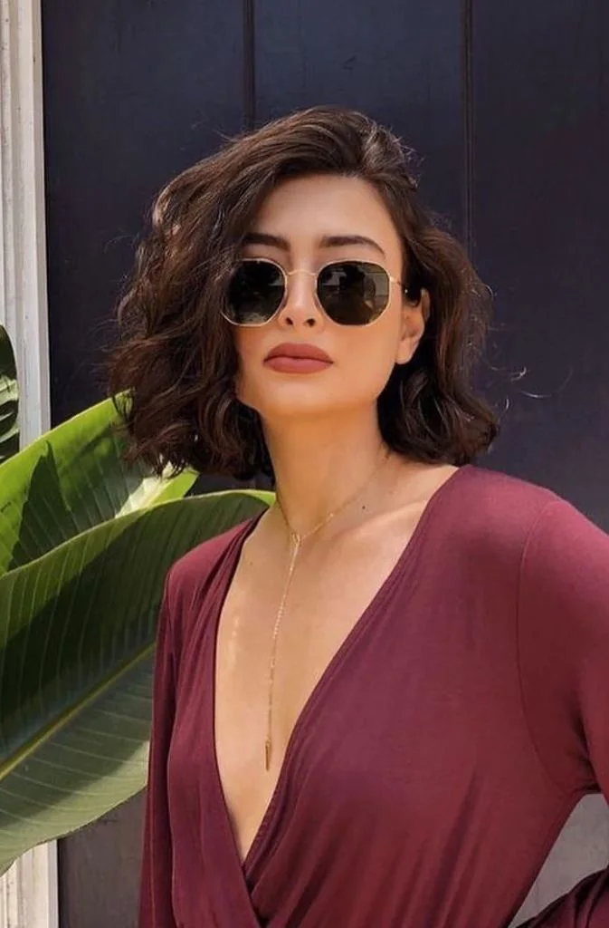 Photo showing volumetric lob, with the hairstyle clearly visible.