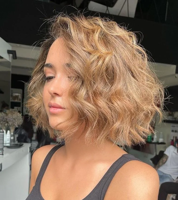 Photo showing light brunette, with the hairstyle clearly visible.