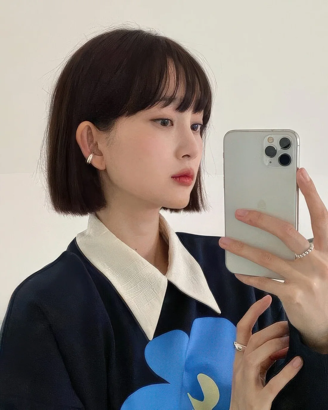Photo showing minimalist Old Money hairstyle, with the hairstyle clearly visible.