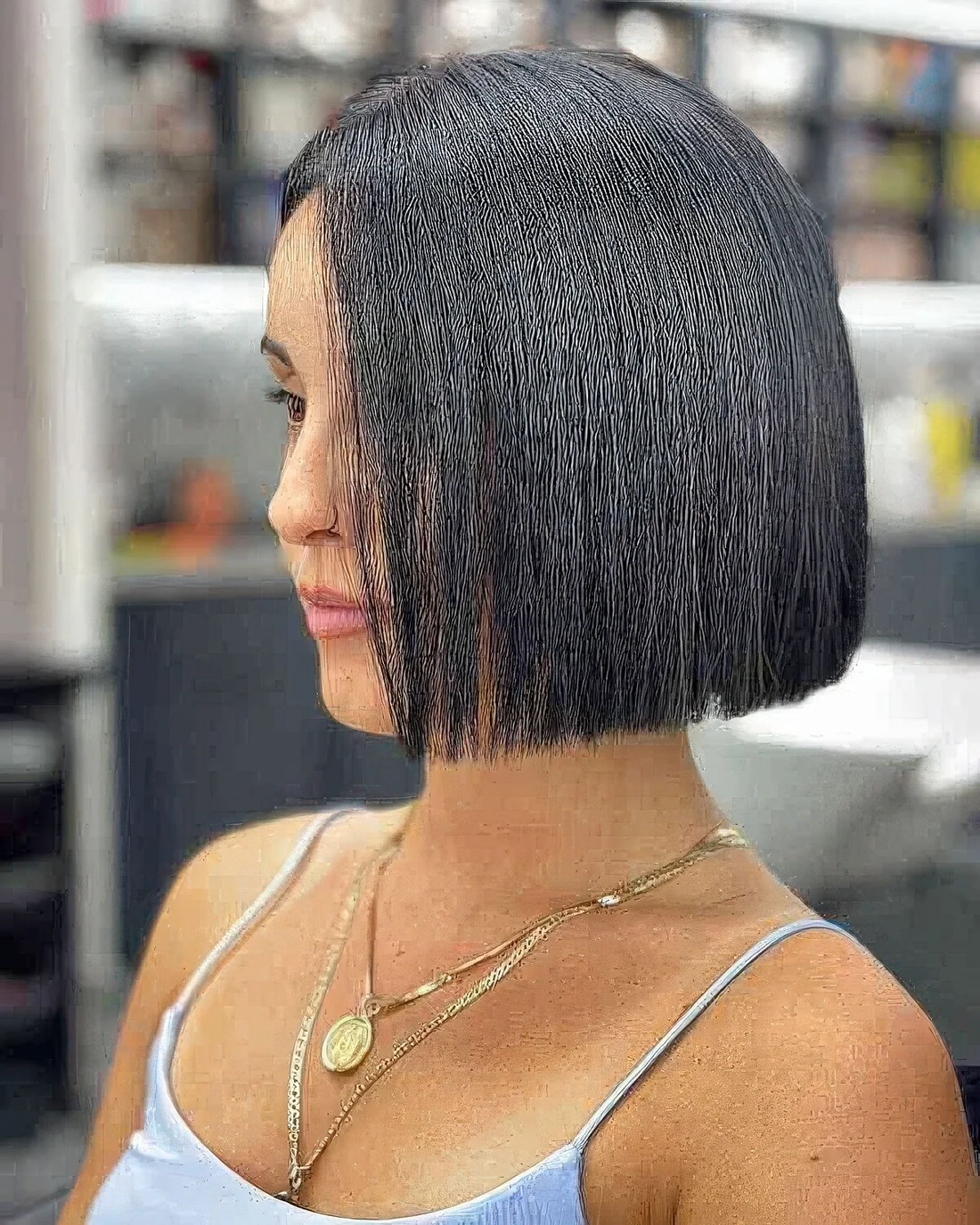 Photo showing box shaped chin bob, with the hairstyle clearly visible.