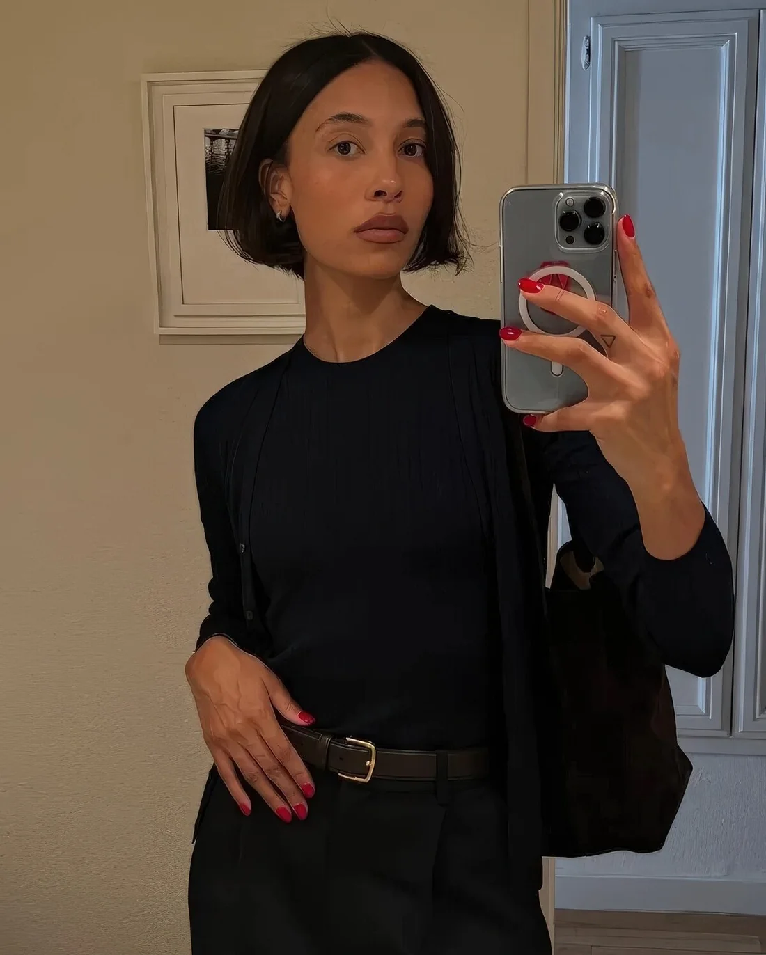 Photo showing short bob hairstyle, with the hairstyle clearly visible.