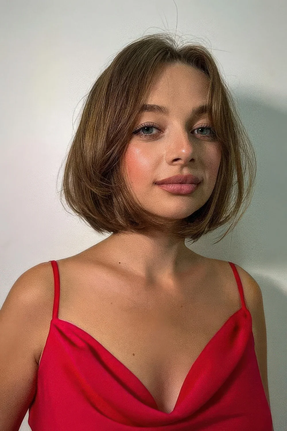 Soft bronde midi box bob with curled ends and some volume.