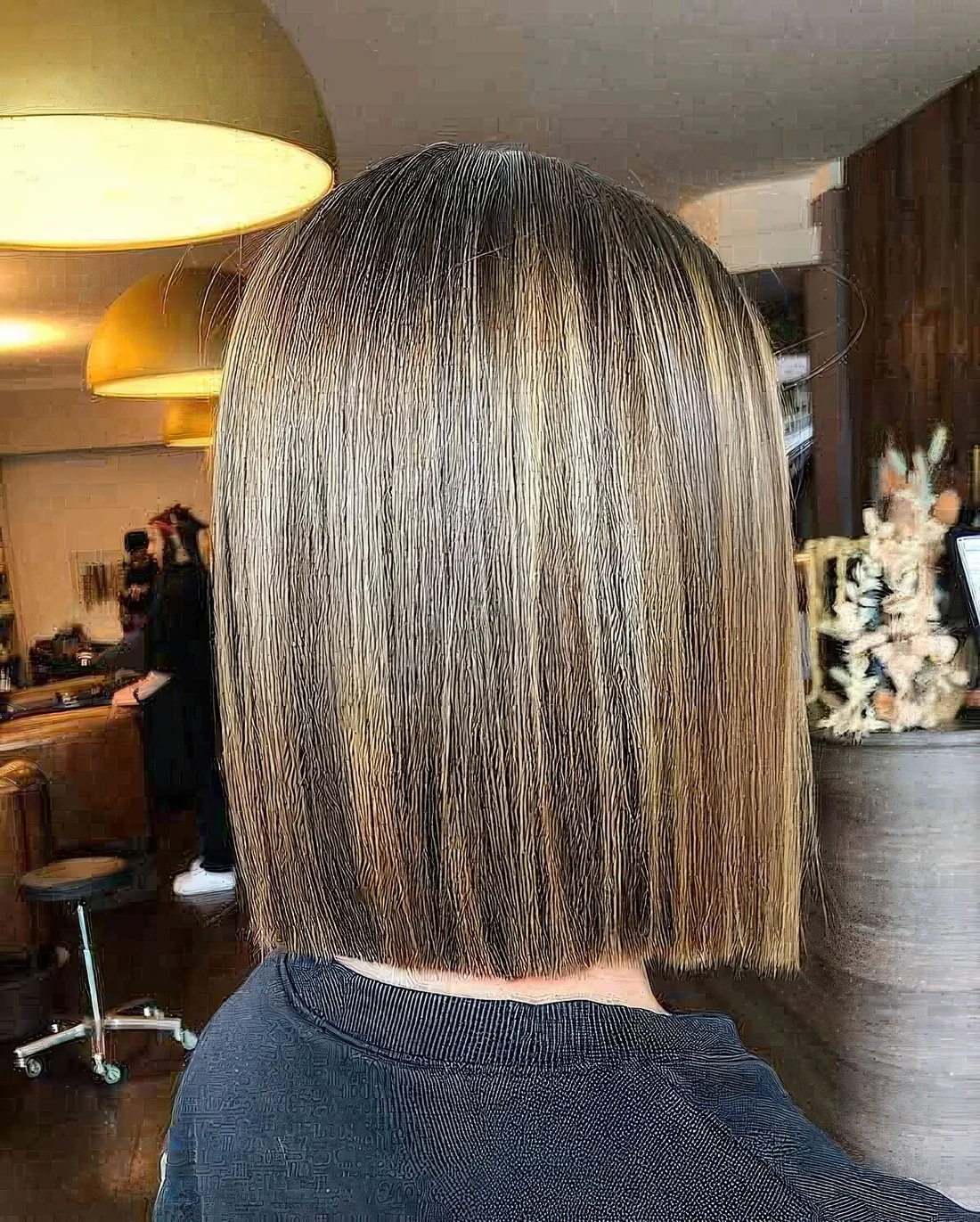Photo showing dimensional long hairstyle, with the hairstyle clearly visible.