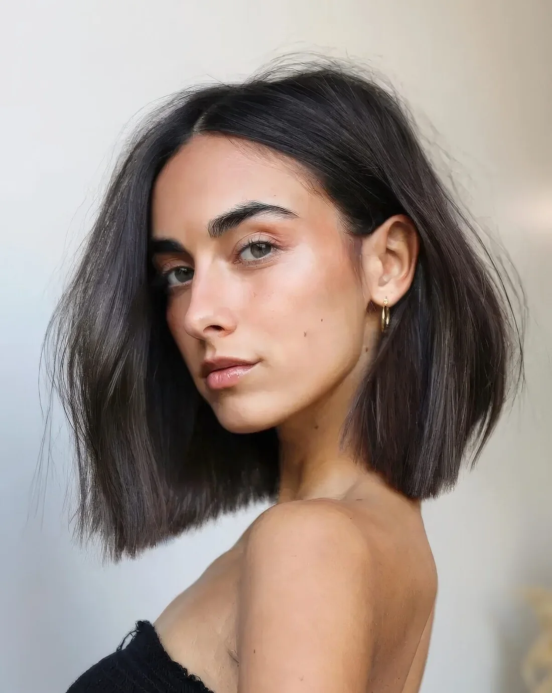 Style your hairstyle with a lot of volume, it.