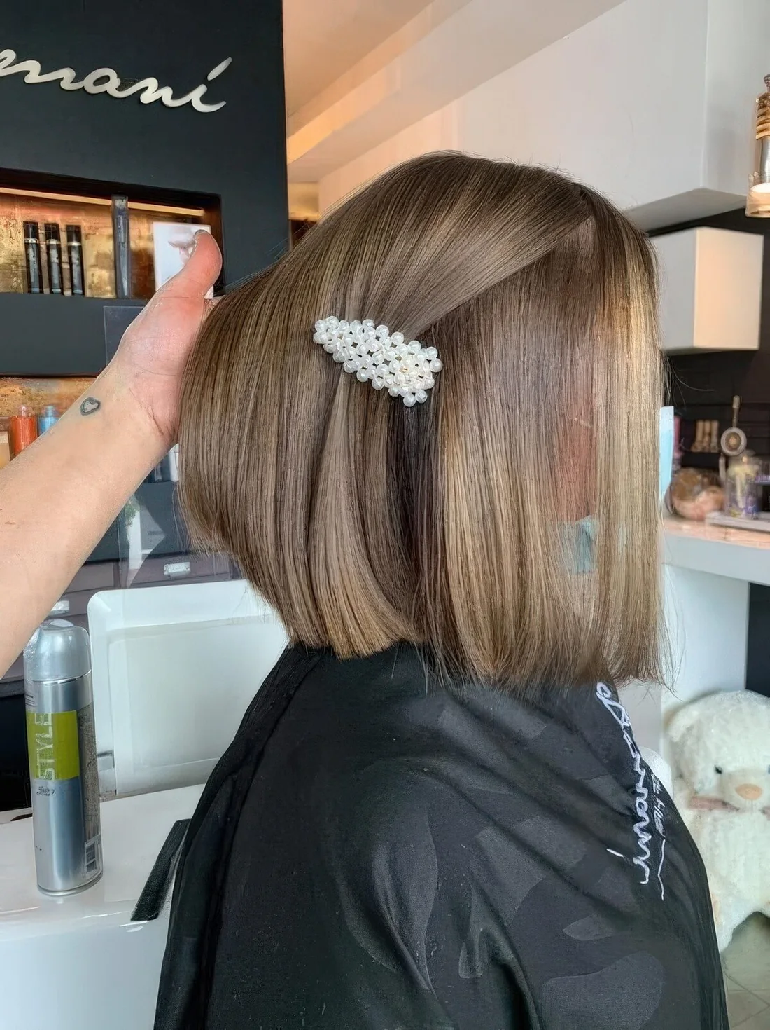 Chic bronde long straight bob with a bit of blonde highlights.