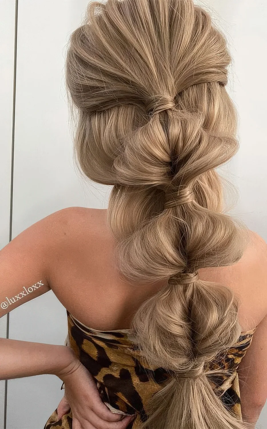Photo showing loose hairstyle, with the hairstyle clearly visible.