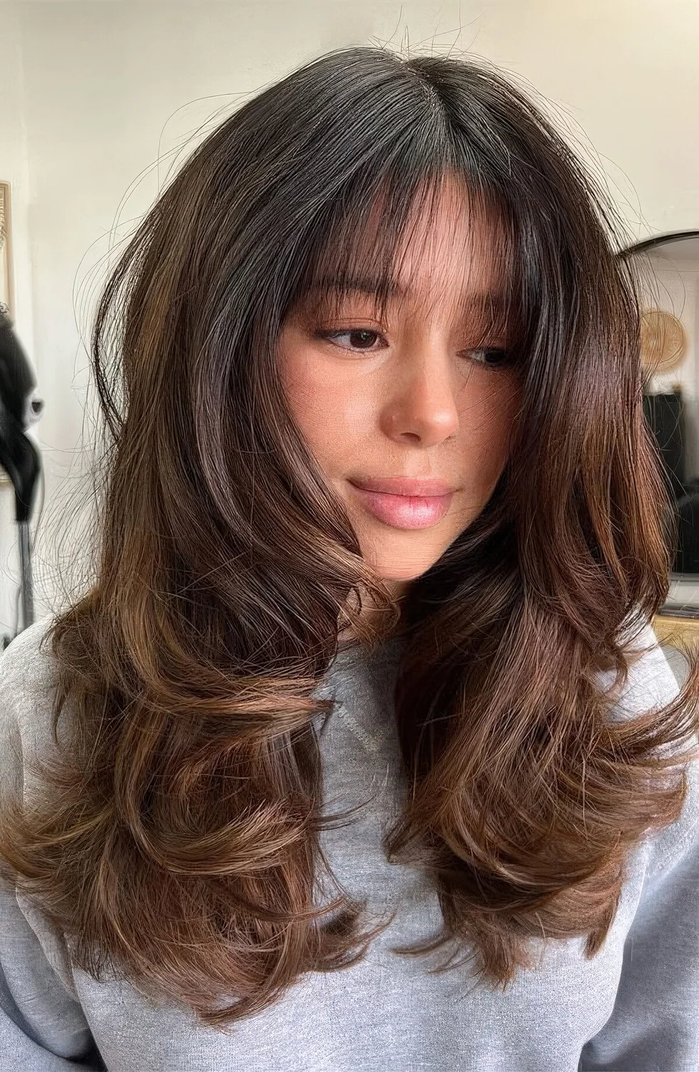 Photo showing hairstyle with caramel balayage, with the hairstyle clearly visible.
