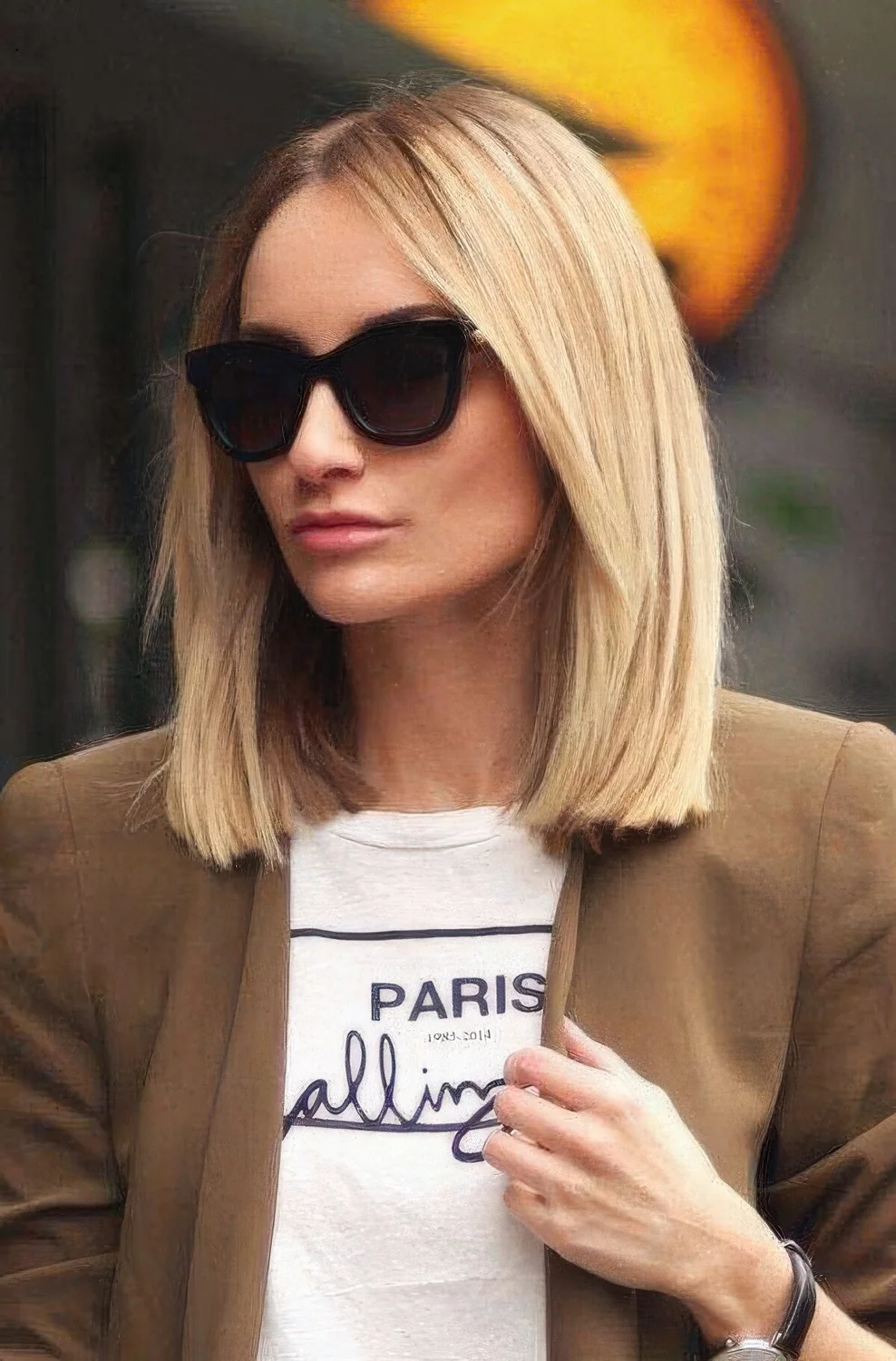 Photo showing hairstyle with curtain bangs, with the hairstyle clearly visible.