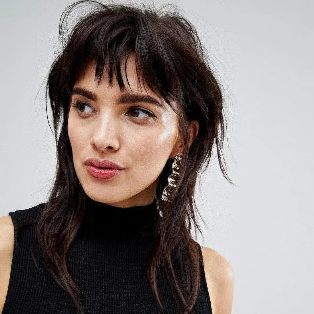 Photo showing mullet choppy bangs, with the hairstyle clearly visible.