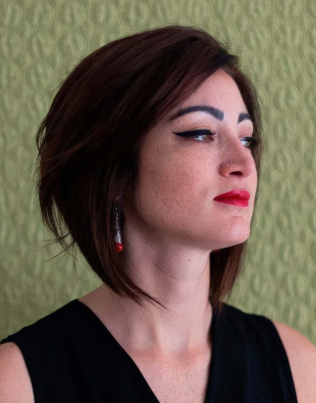 Line choppy bob for thick hair, with layers and highlights.