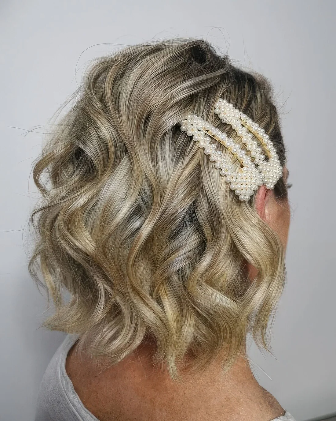 Easy wavy blonde long bob with pearl hair pins.