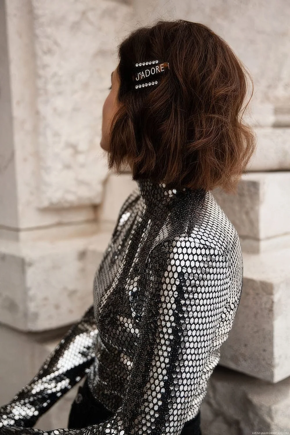Midi wavy and messy bob with some embellished bobby pins.