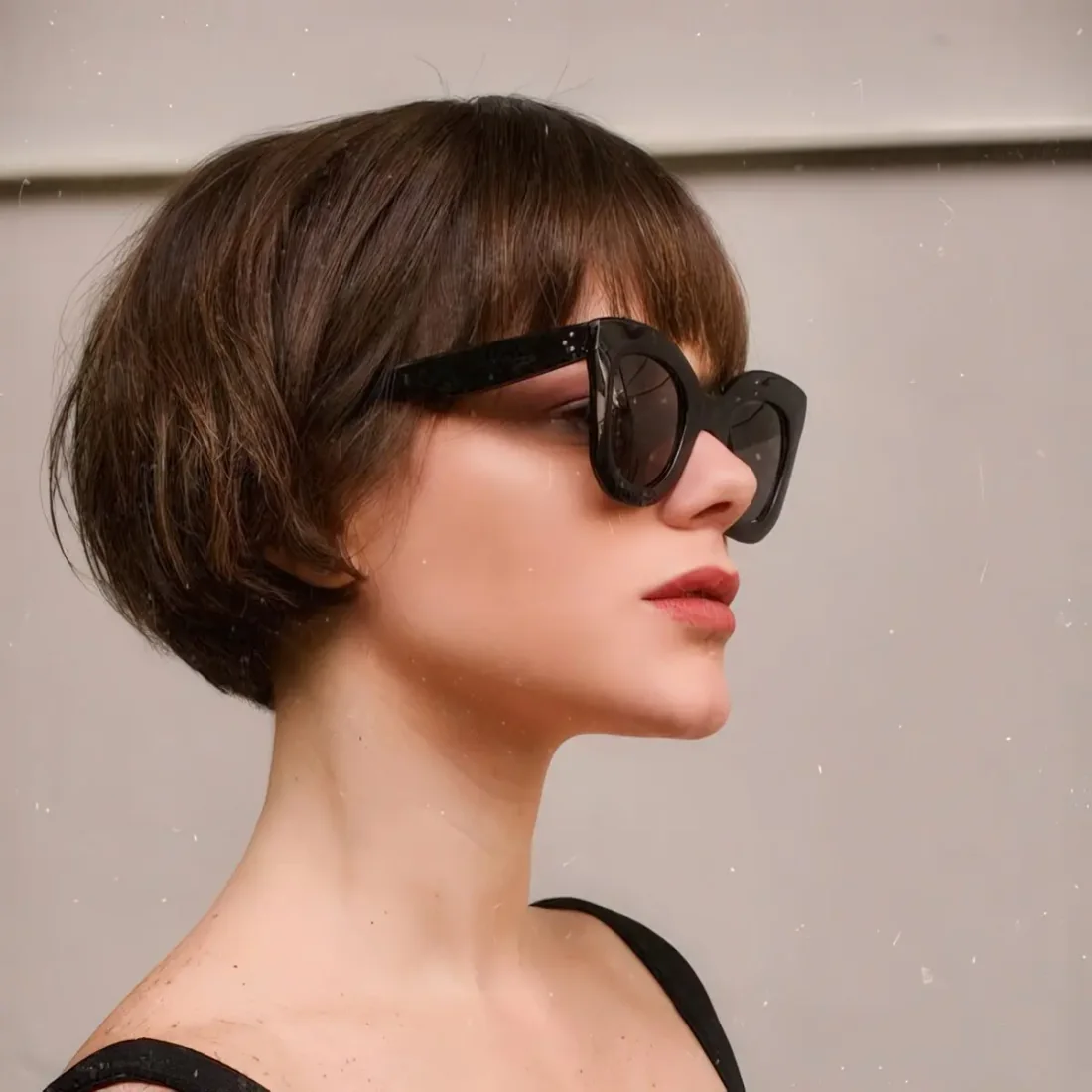 Photo showing ear bob, with the hairstyle clearly visible.
