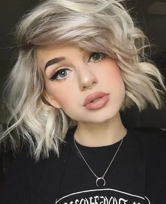 Photo showing icy blonde hairstyle, with the hairstyle clearly visible.