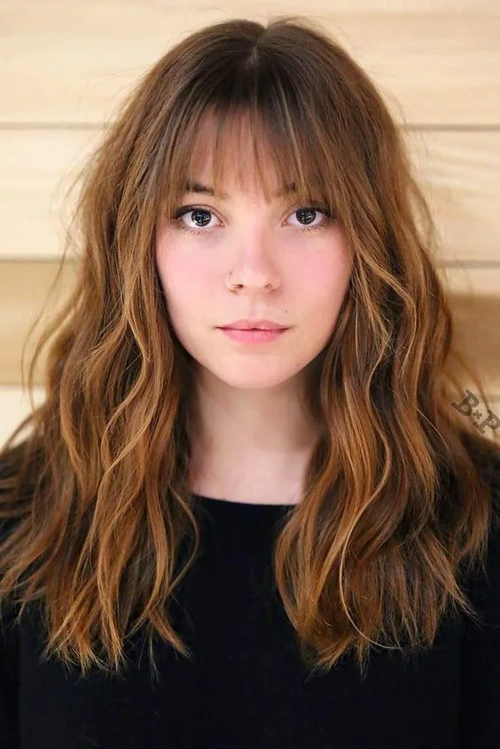 Photo showing ginger red hairstyle, with the hairstyle clearly visible.