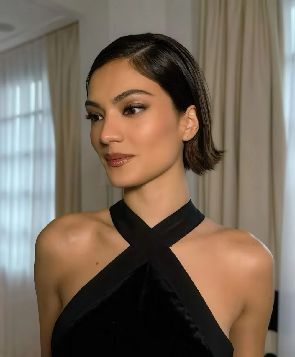 Photo showing jaw-length flipped, with the hairstyle clearly visible.