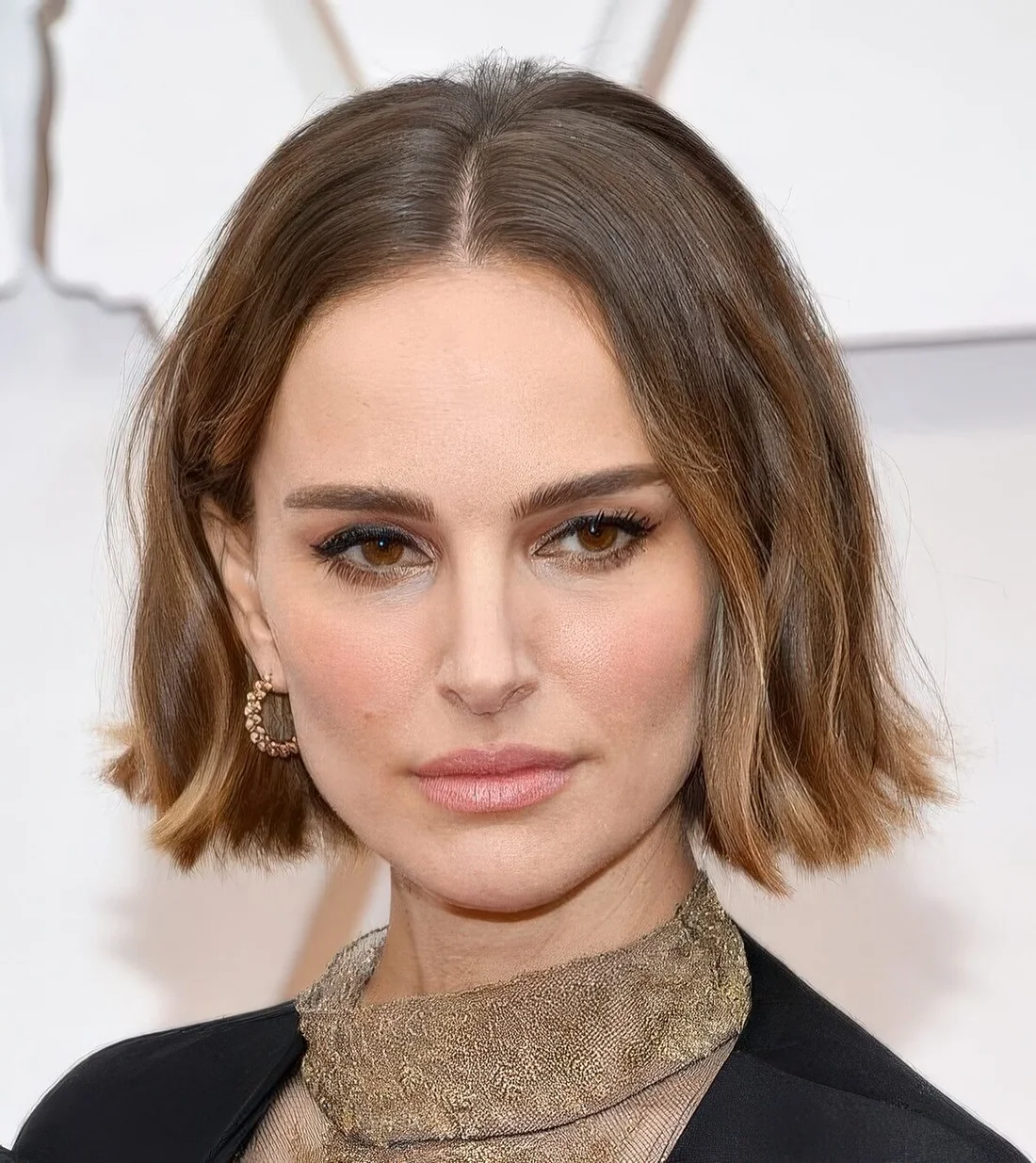 Natalie Portman wearing a beautiful brown boy bob with center parting and caramel touches and waves.