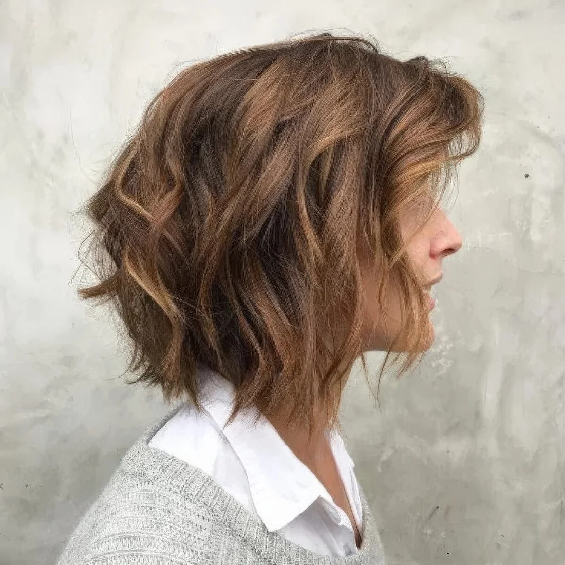 Layered bob with subtle short layers, waves and a bit of balayage has a lot of natural volume and wows.