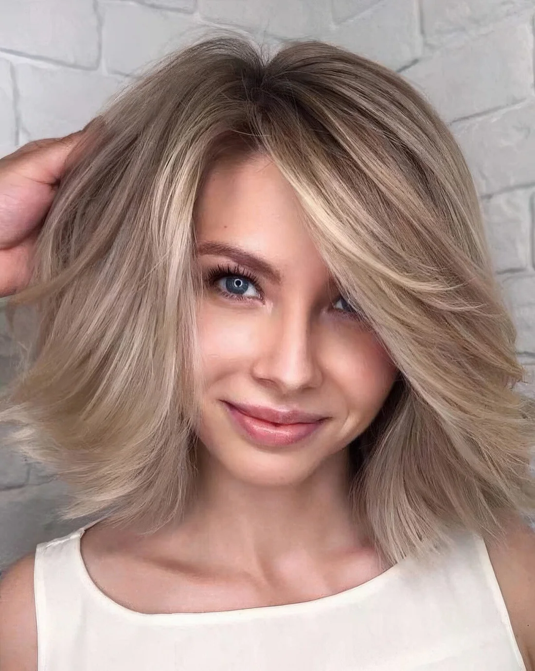 Multi dimensional haircut with several tones and layers.