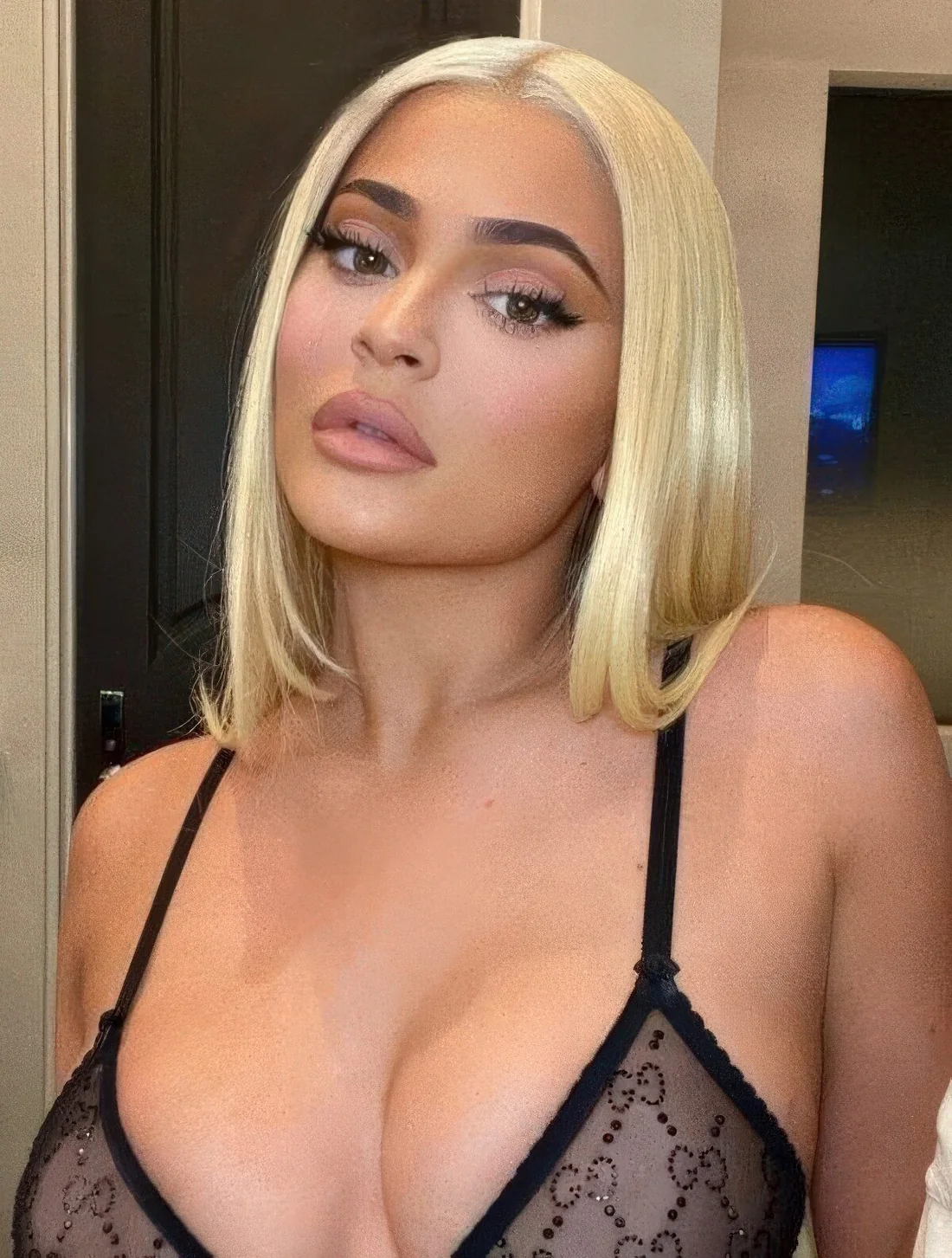 Creamy blonde liquid long bob by Kylie Jenner.