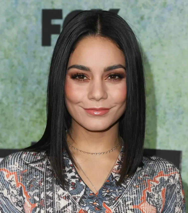 shoulder straight chestnut lob shown as a lob haircuts for thin hair idea
