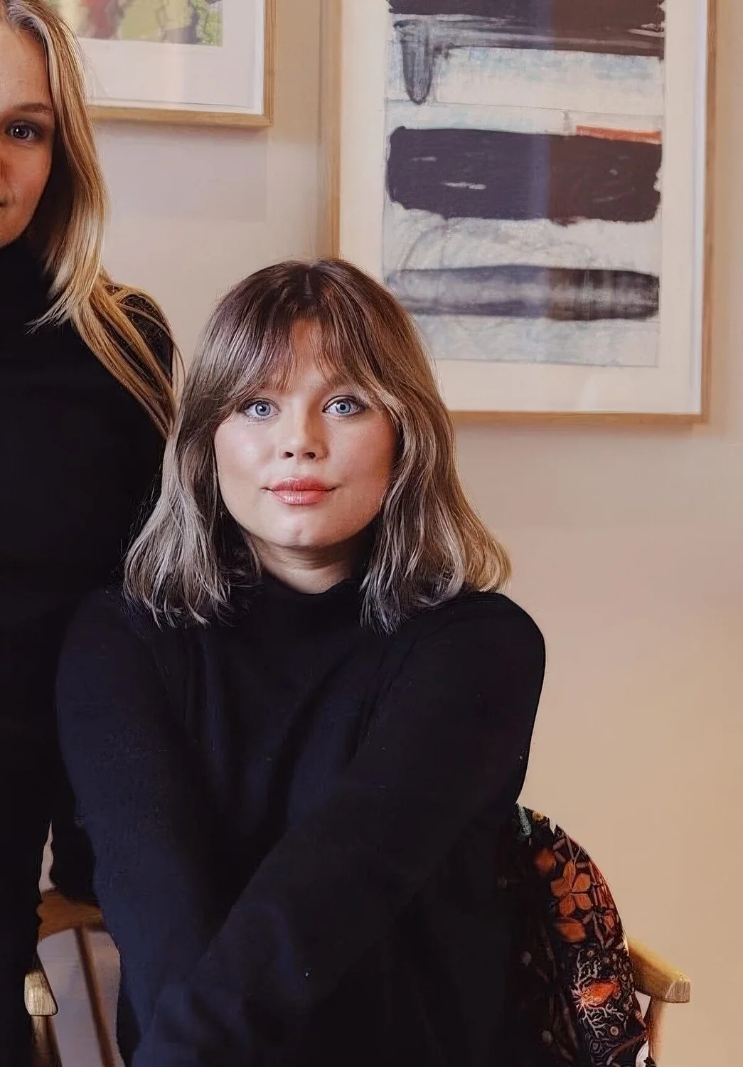 Photo showing outgrown bob hairstyle, with the hairstyle clearly visible.