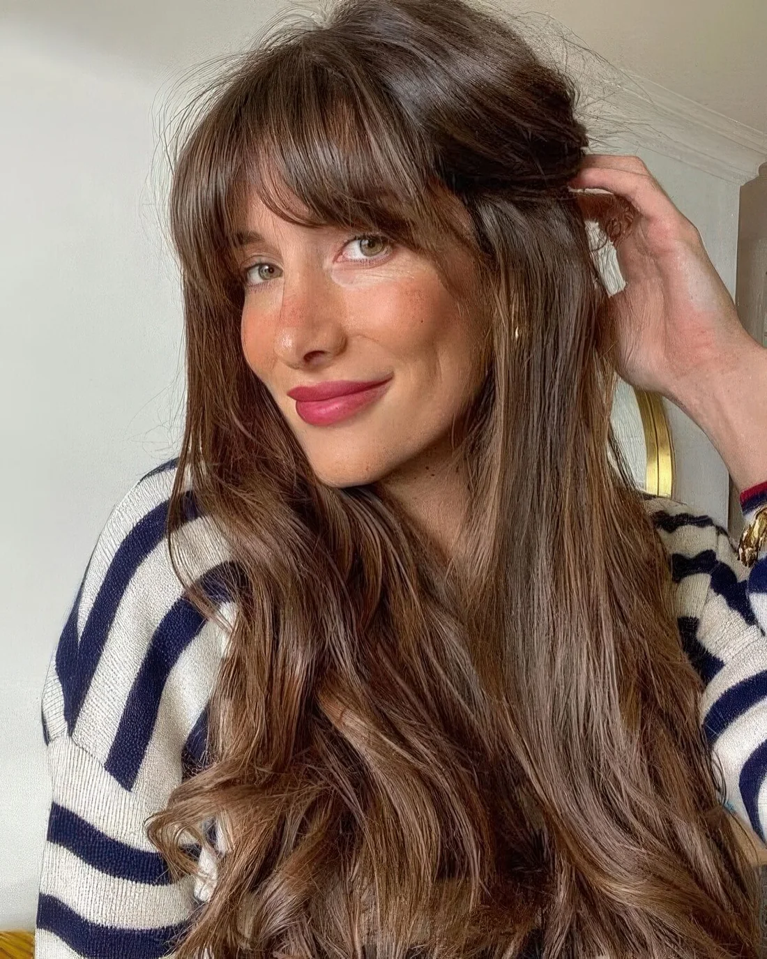 Dark brunette hair with bottleneck and curtain bangs and volume and a bit of waves.