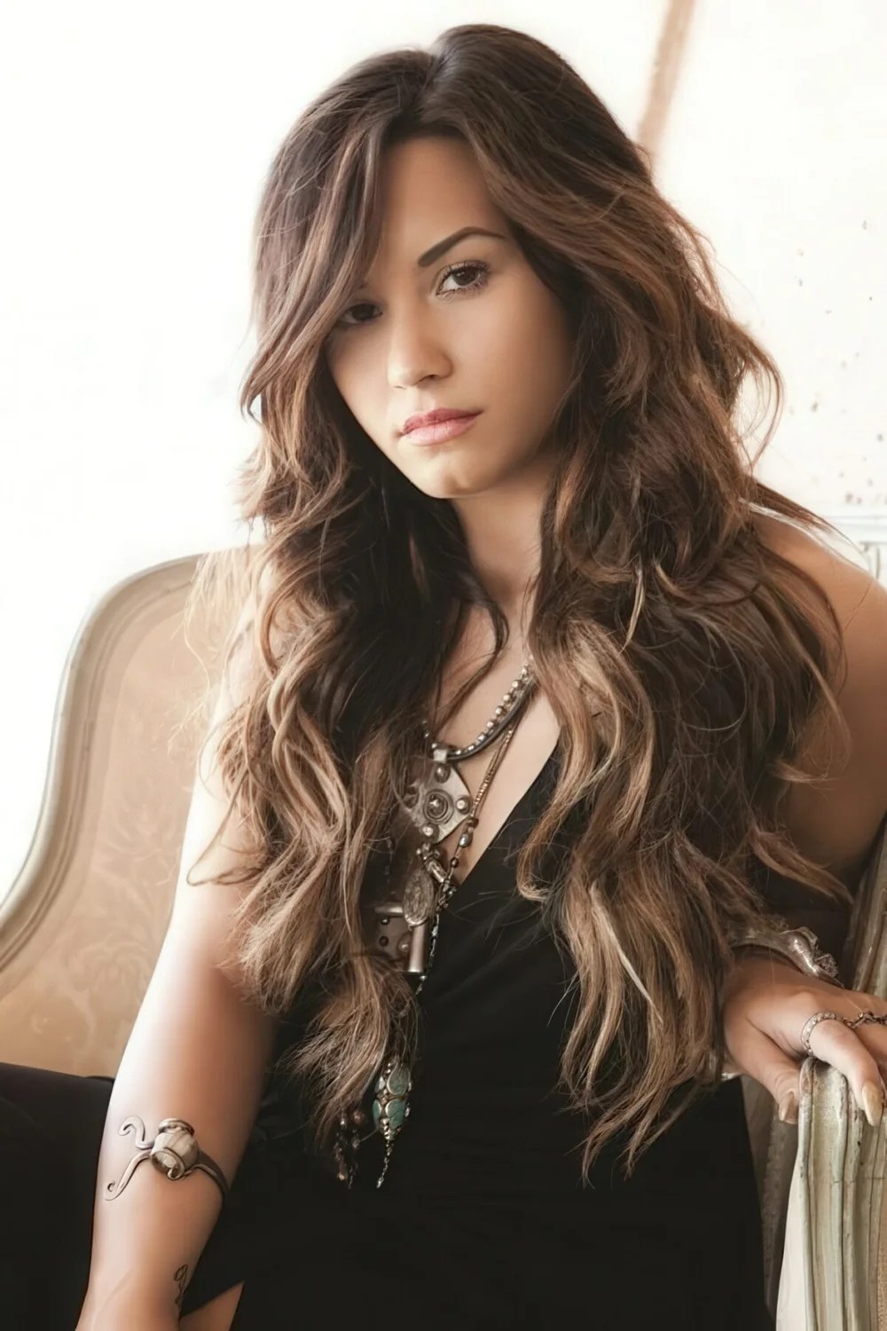 Messy wavy cascading haircut with bangs.