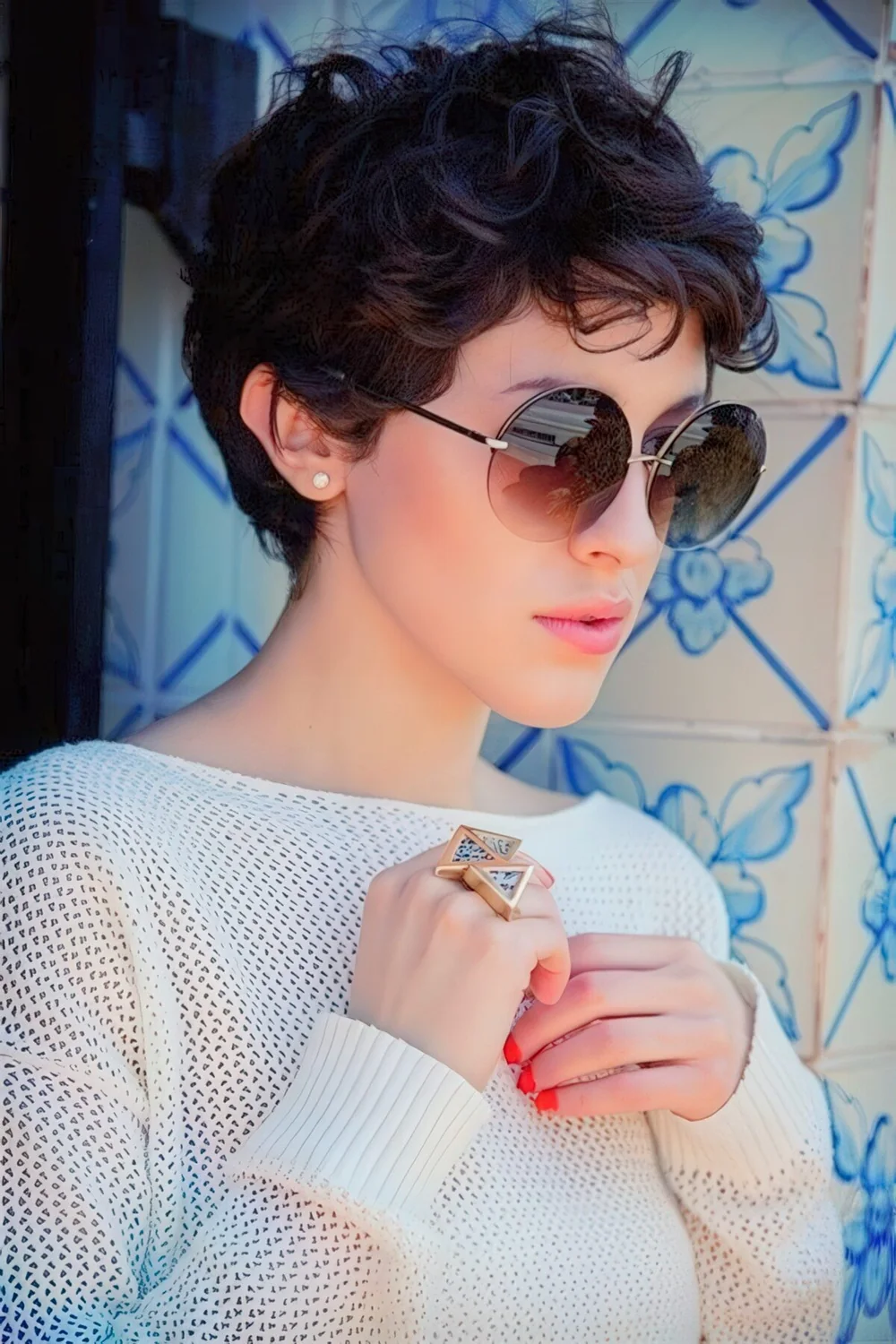 Photo showing even very short hair, with the hairstyle clearly visible.