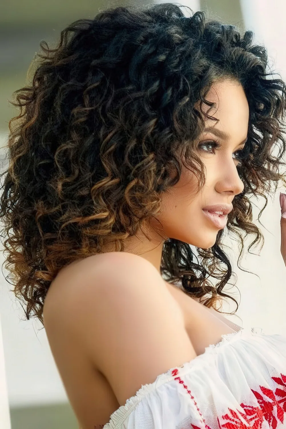 Highlight your natural curls with highlights or light ombre to look even more gorgeous.