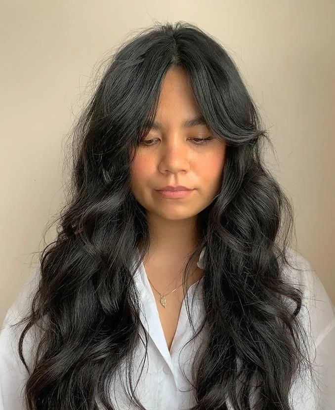 Photo showing shaggy waves, with the hairstyle clearly visible.