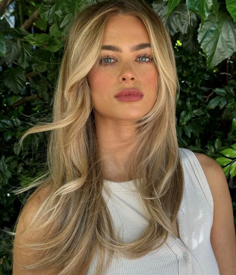 Photo showing layered haircut, with the hairstyle clearly visible.