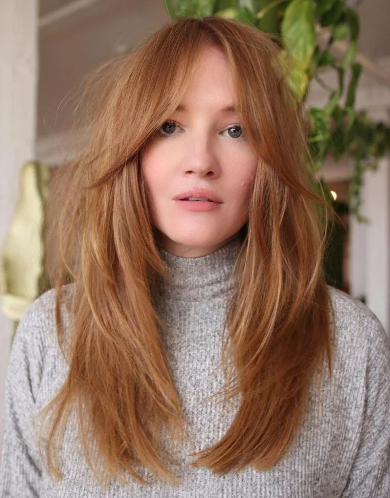 Photo showing ginger hair face-framing, with the hairstyle clearly visible.